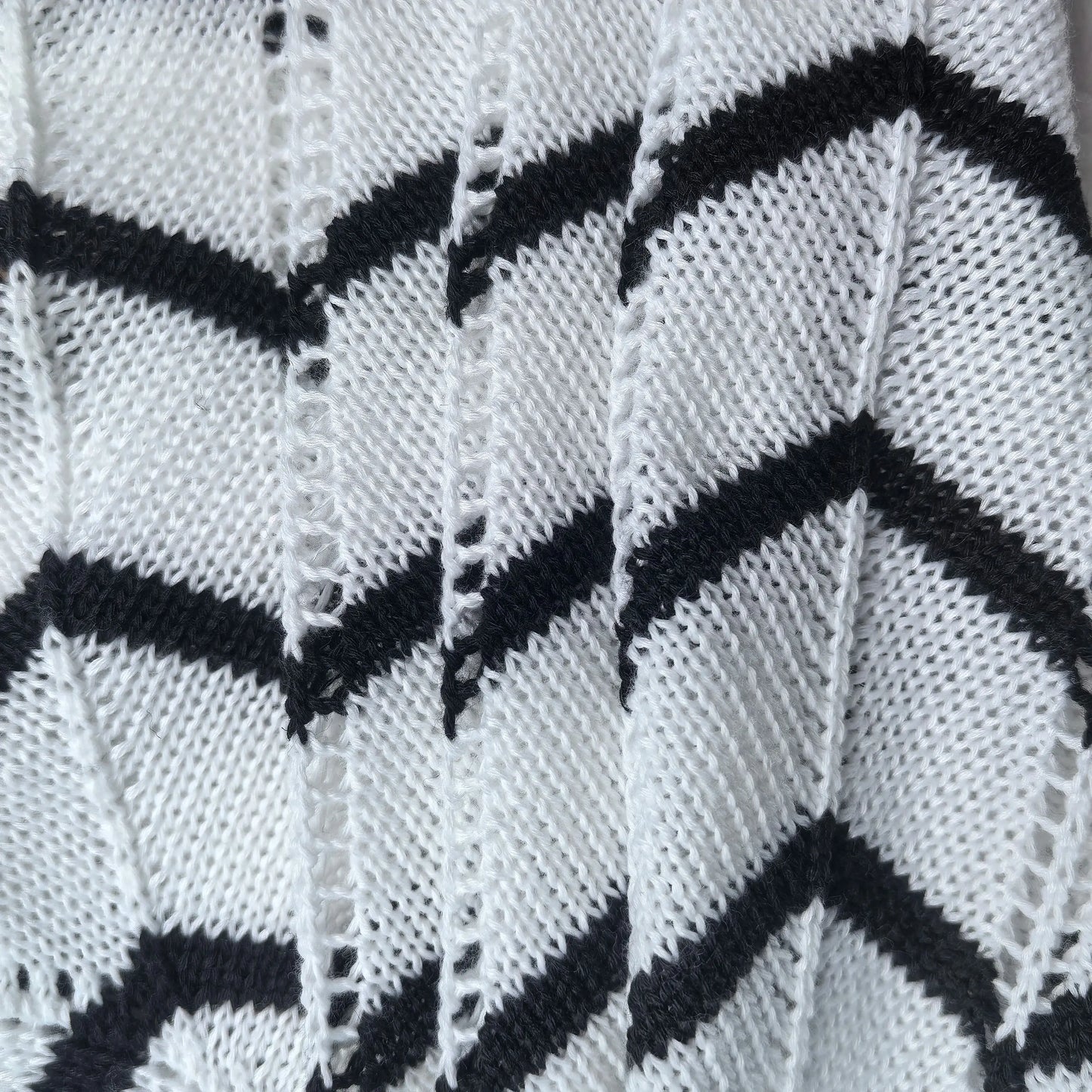 “Soft Luxe Waves” Knit Set – Wavy Pattern Crop Top + Bodycon Shorts Ensemble Majesty Me Streetwear™