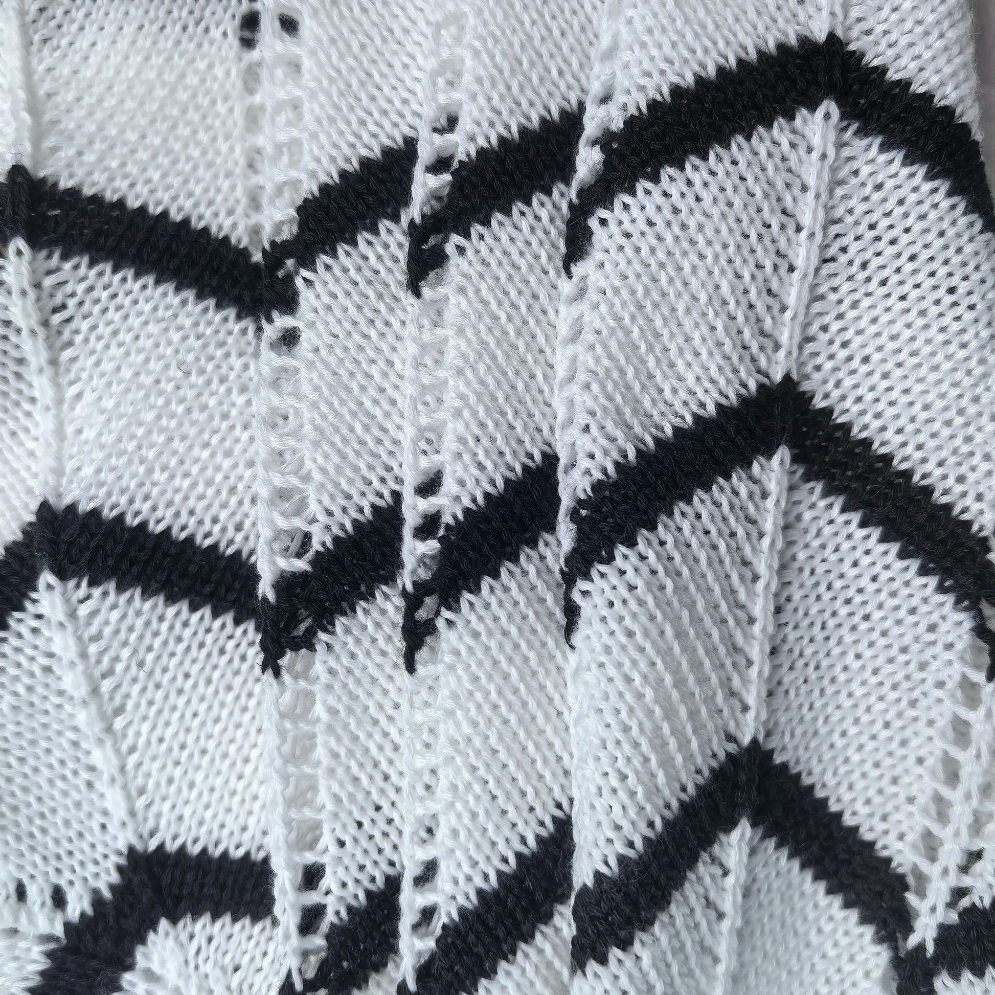 “Soft Luxe Waves” Knit Set – Wavy Pattern Crop Top + Bodycon Shorts Ensemble Majesty Me Streetwear™