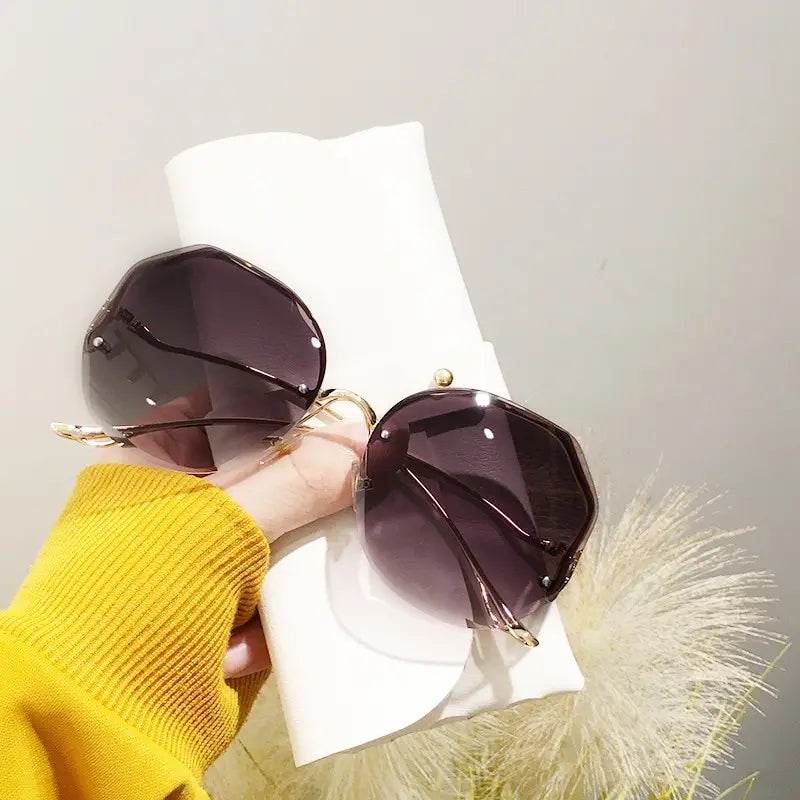 Rimless Sunglasses Women Metal Female Vintage Ladies Stylish Design Oversized Square Sun Glasses UV400 Majesty Me