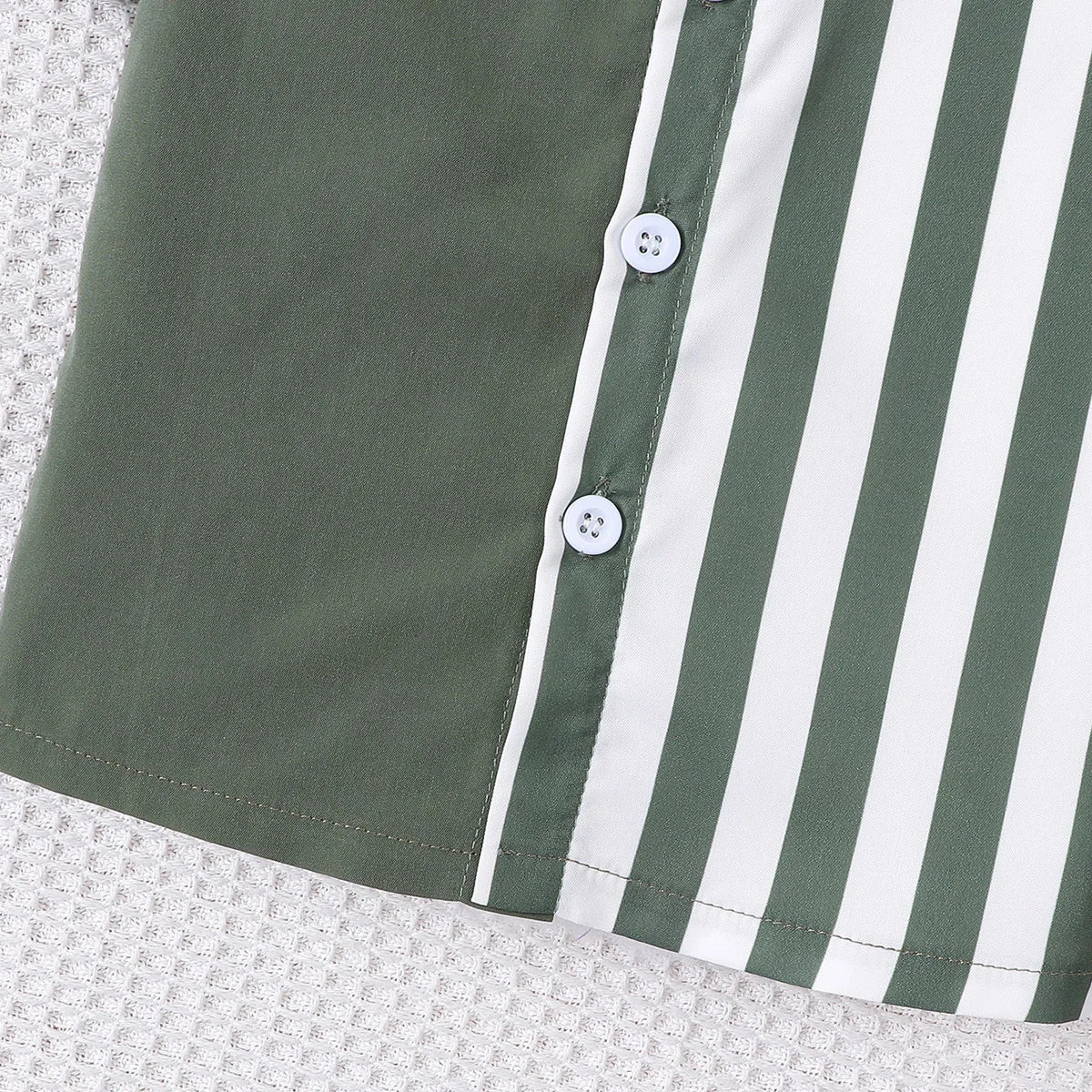 2-piece set of fashionable and casual solid color splicing short sleeved shirt top and shorts for baby boys, summer Majesty Me